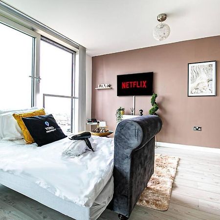 Comfortable City Centre Apartment With Free Parking, Fast Wifi & Smart Tv With Xbox And Netflix By Yoko Property Milton Keynes Bagian luar foto